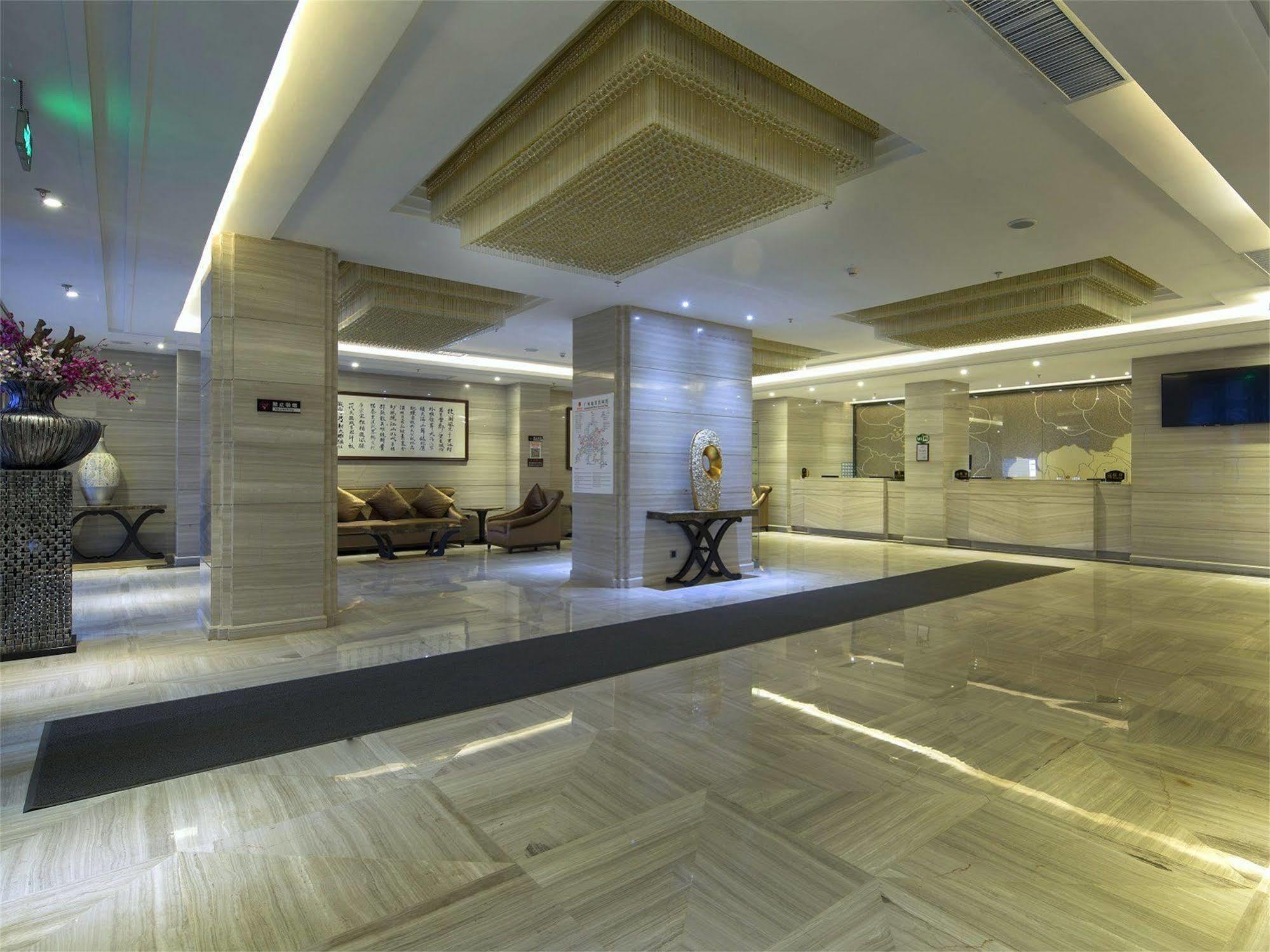 V8 Hotel Train Station Гуанчжоу Экстерьер фото